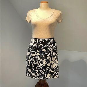 Gorgeous deep navy/white skirt w/subtle sequin design